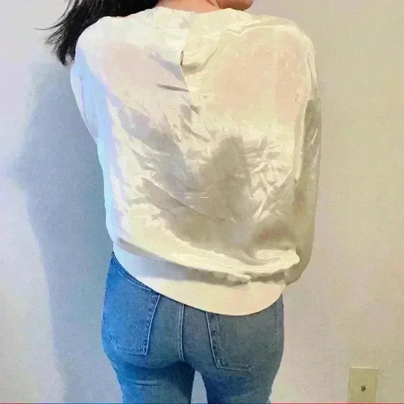 Vintage blouse with floral embroidery - Picture 7 of 8